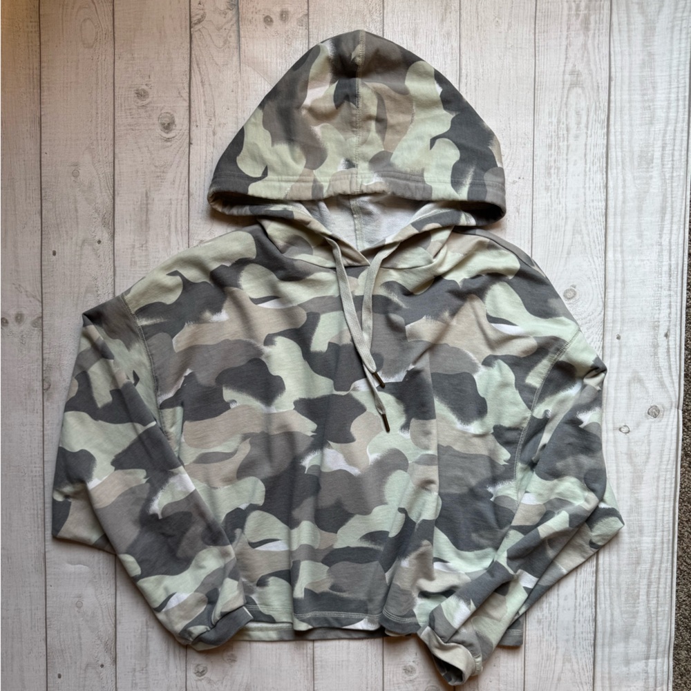 Z Supply Camo Green Cream Cropped Hoodie Sweatshirt Small Women’s Style